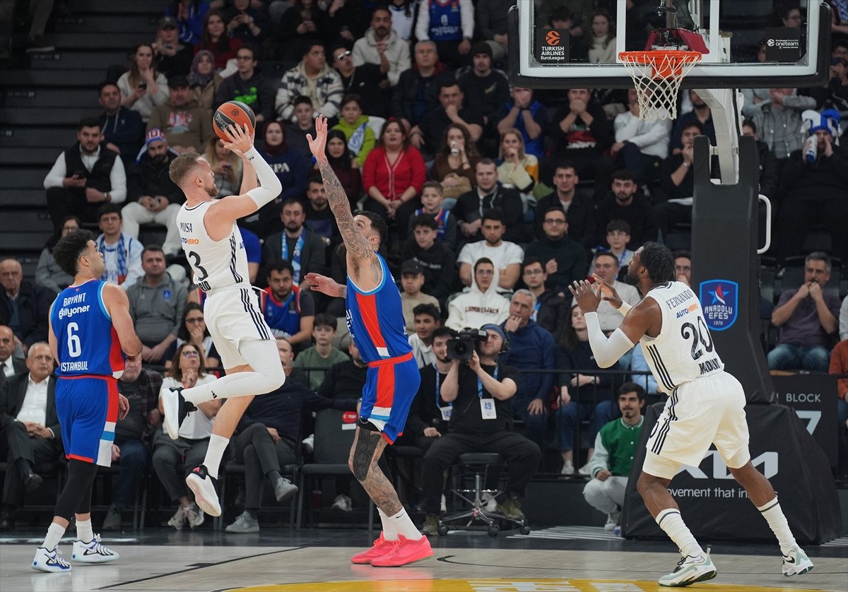 Anadolu Efes, EuroLeague'de Real Madrid'i yendi 3 anadolu efes euroleaguede real madridi yendi 2