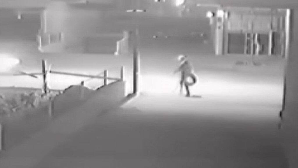 ankarada evin onunden lastiklerin calindigi anlar goruntulendi huarZqXJ