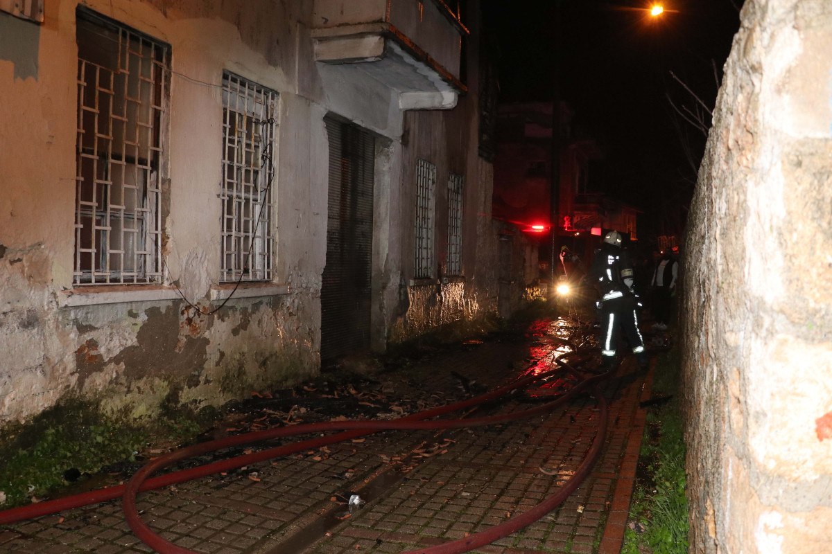 antalyada 150 yillik binada korkutan yangin 3 DNBsK7p3