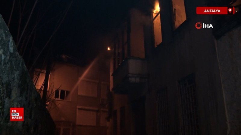 antalyada 150 yillik tarihi ev alev alev yandi mahalleli sokaga dokuldu YITXziME