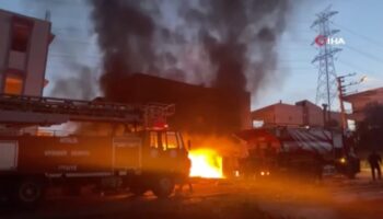 antalyada babasinin evini yakip itfaiyeyi engelledi Zq3fAURw