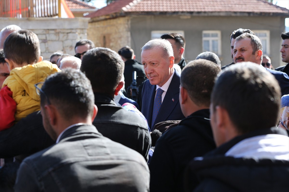 antalyada cumhurbaskani erdogani goren vatandaslarin heyecani 0 8htpJvrs