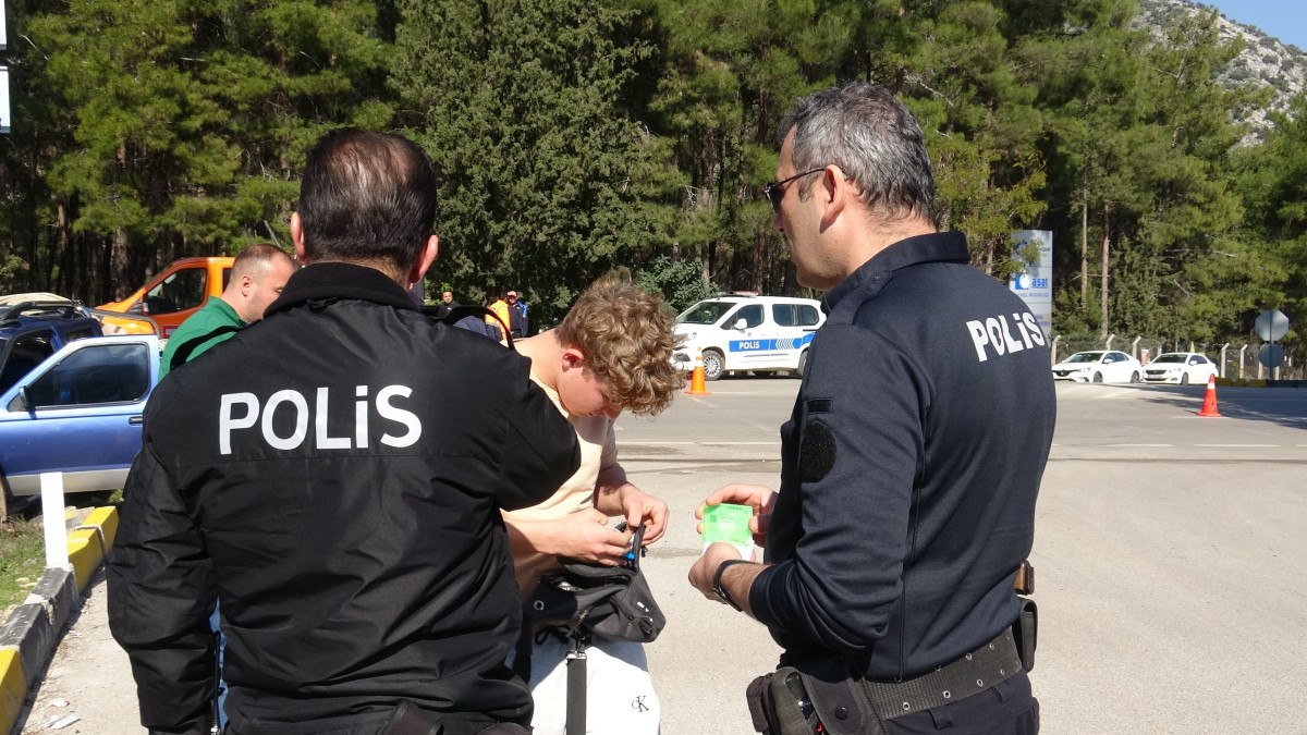 antalyada emniyet kemeri sayesinde hayata tutundu 0 25getdui