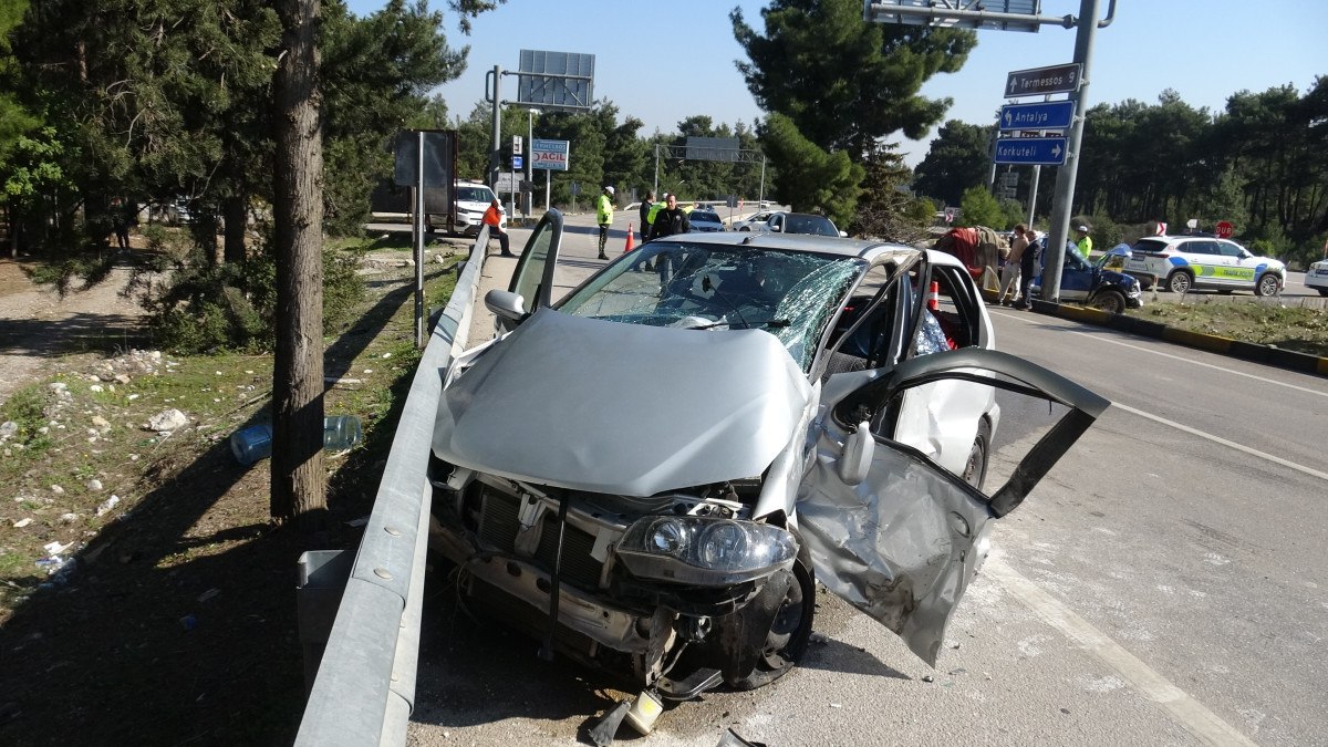 antalyada emniyet kemeri sayesinde hayata tutundu 2 CkyKFTSN