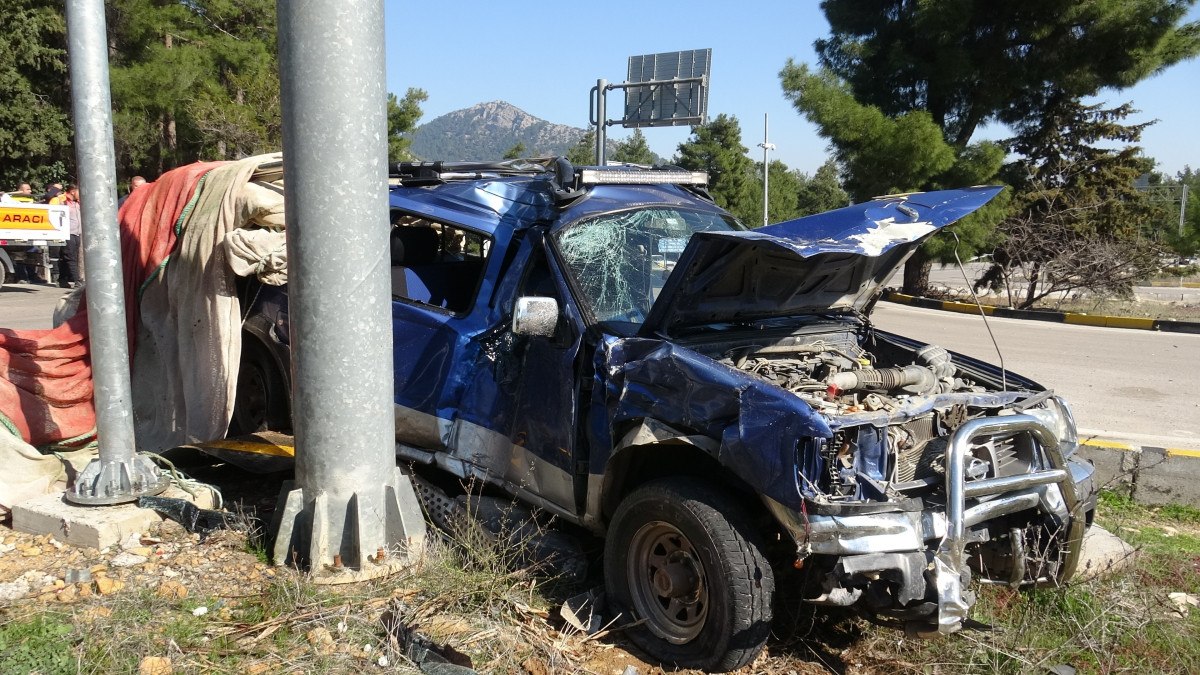 antalyada emniyet kemeri sayesinde hayata tutundu 3 WpmlBemI