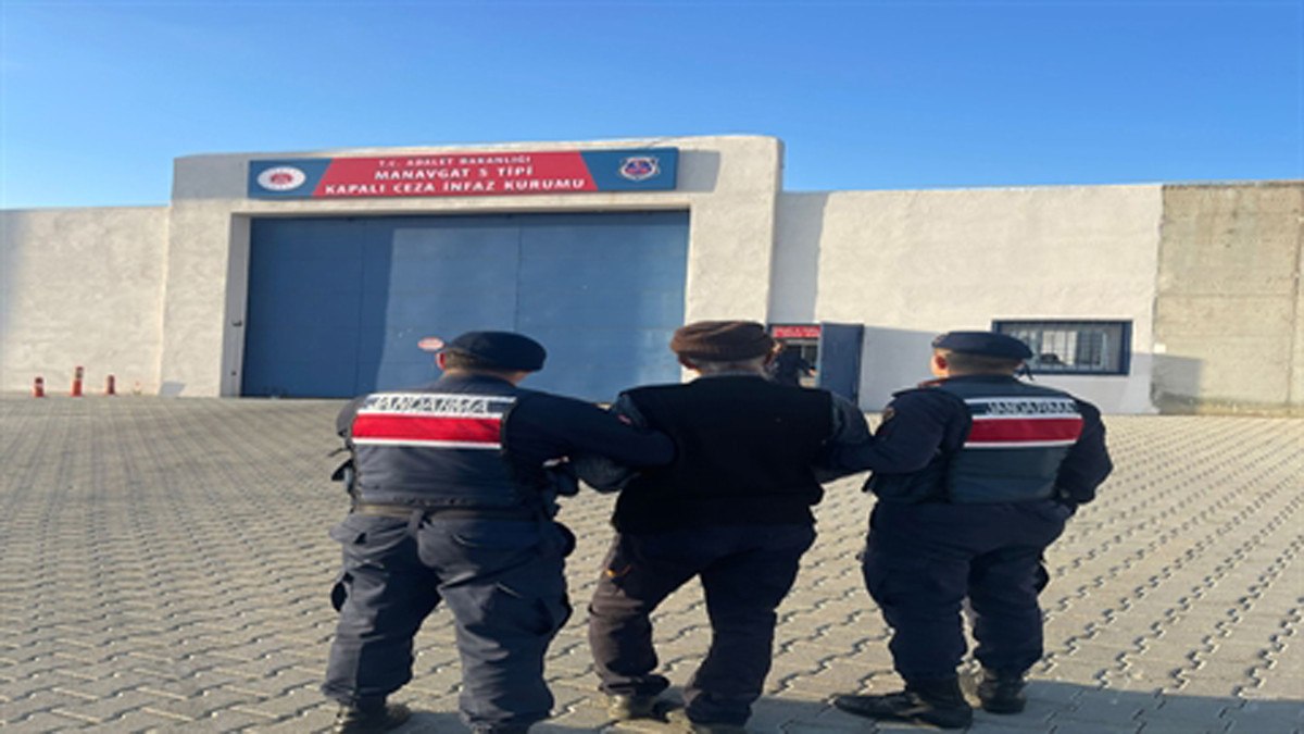 antalyada saldirdiklari kadini olduren kopeklerin sahibine ceza 2 yISeRZeM