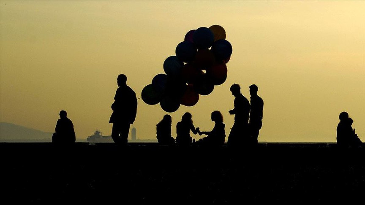 arastirma haftanin belirli gunleri daha mutlu hissediyoruz 0 ThWiYXjY