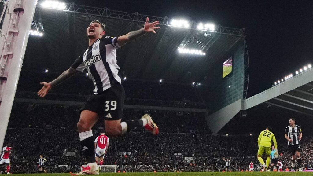 arsenali deviren newcastle united finale yukseldi SOsOWrME