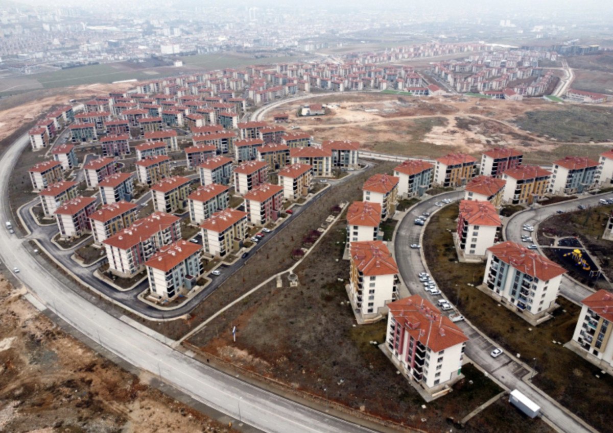 asrin felaketinin ikinci yili binlerce insan hayatini kaybetti 3 h1yijsQN