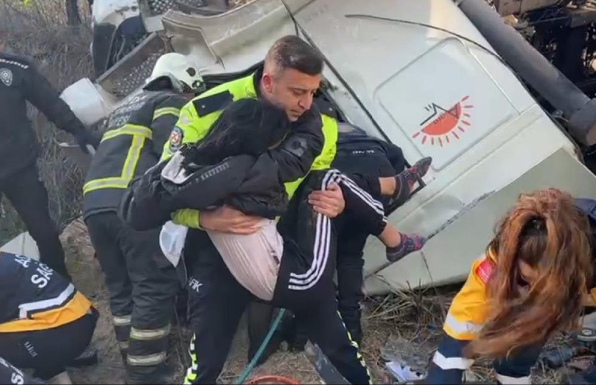 aydinda kiz cocugu kendisini kurtaran polise simsiki sarildi 0 R6bBXazH