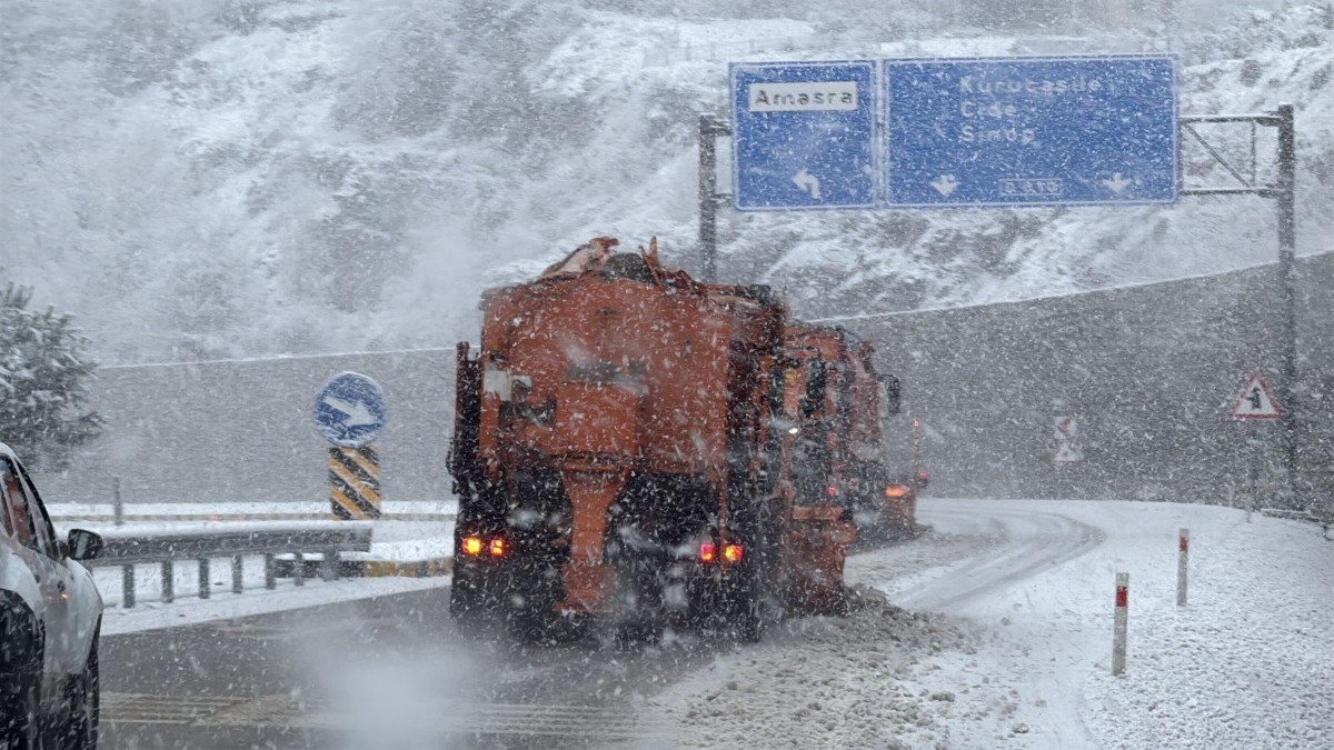 bartinda kar yagisi suruyor 1 z1k3hB8M