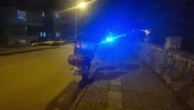 bartinda yolun ortasinda yuruyen engelliye motosiklet carpti prjZArAG