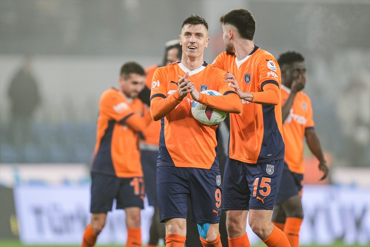 basaksehir evinde samsunspora 4 gol atti 1 fABcvAWf