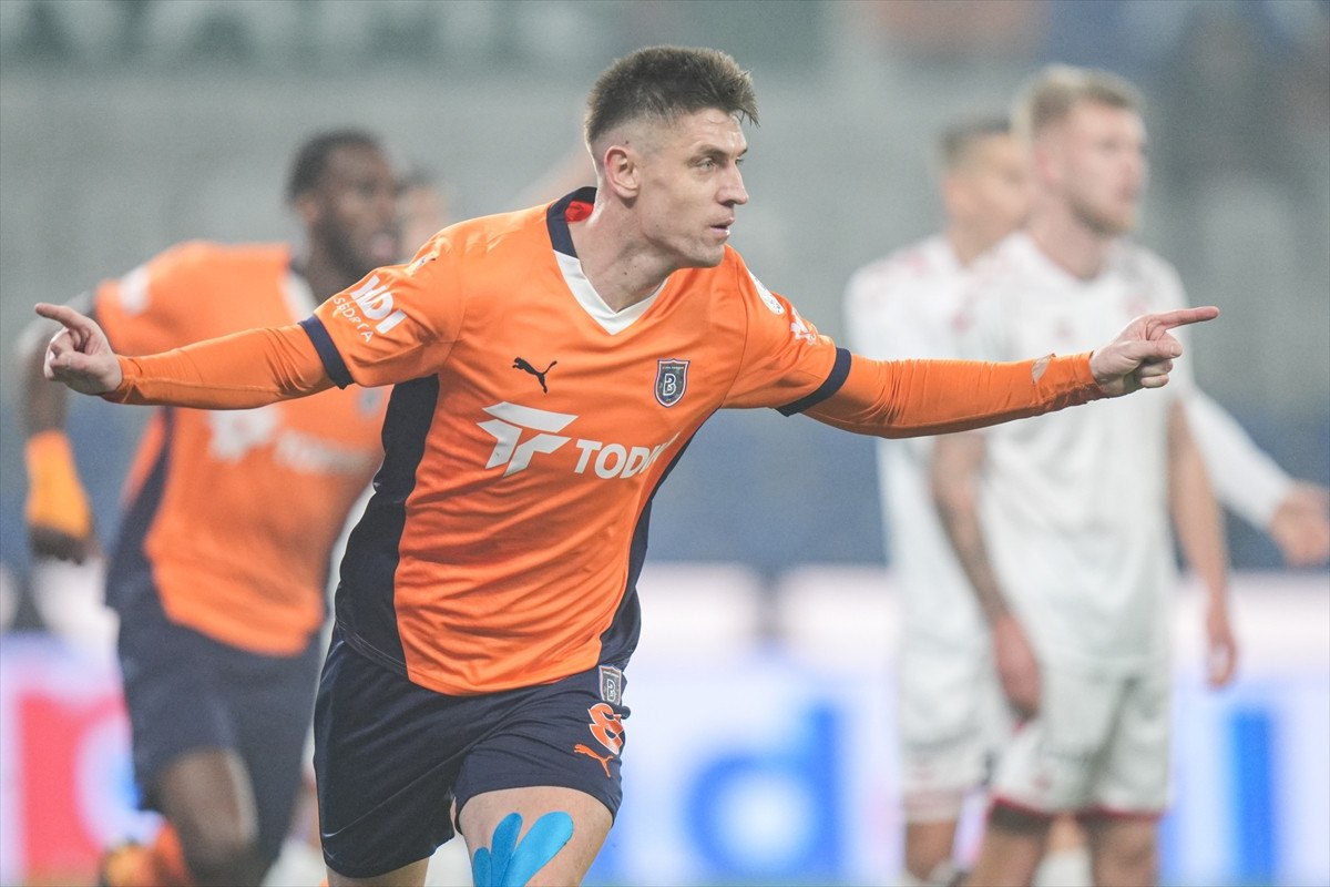 basaksehir evinde samsunspora 4 gol atti 2 SOIlIGsD