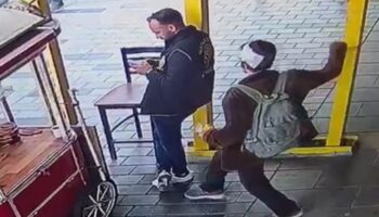 beyoglunda polis memurunu ensesinden bicaklamisti sanik hakim karsisina cikti C4XCKzfj