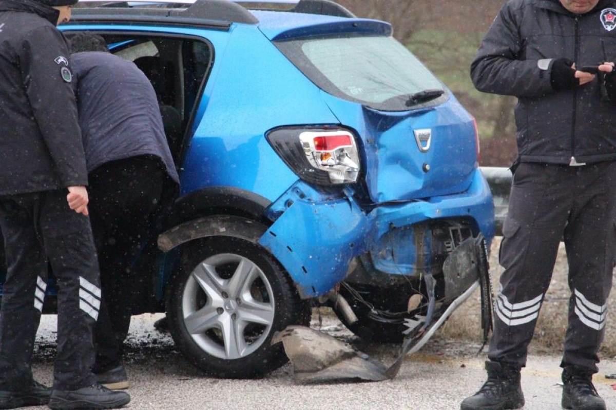 boluda kazazedeye yardim etmek istedi kendisi de kazaya karisti 0 fZNcOnf6