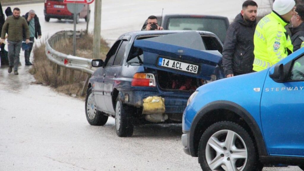 boluda kazazedeye yardim etmek istedi kendisi de kazaya karisti jMRil1UZ