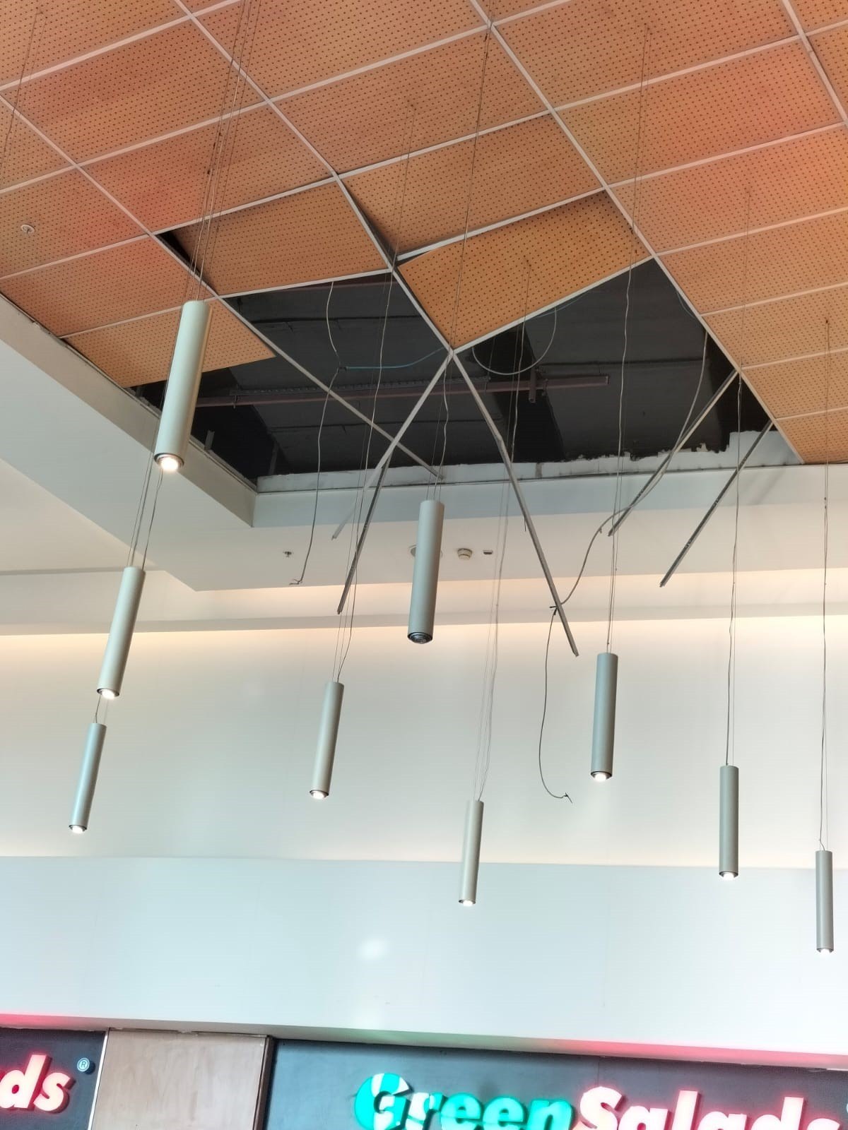 bursada avmnin catisi coktu 1 jgkYTy2i