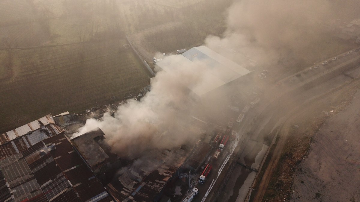 bursada geri donusum fabrikasinda yangin 3 56bNgNER