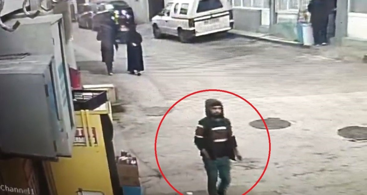 Bursa'da kameraları görünce yüzünü saklayan kapkaççıyı polis yakaladı 3 bursada kameralari gorunce yuzunu saklayan kapkacciyi polis yakaladi 2 TjPOkhNP