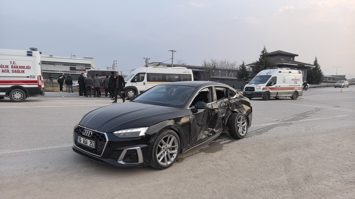 Bursa'da öğrenci servisi kaza yaptı: 10 yaralı 4 bursada ogrenci servisi kaza yapti 10 yarali 3 Inv6ZyMR