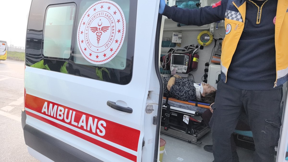 Bursa'da öğrenci servisi kaza yaptı: 10 yaralı 5 bursada ogrenci servisi kaza yapti 10 yarali 4 NABKXha7