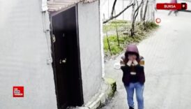 Bursa'da saklambaç oynayan kapkaççıyı, polis sobeledi 11 bursada saklambac oynayan kapkacciyi polis sobeledi B9j9by6d