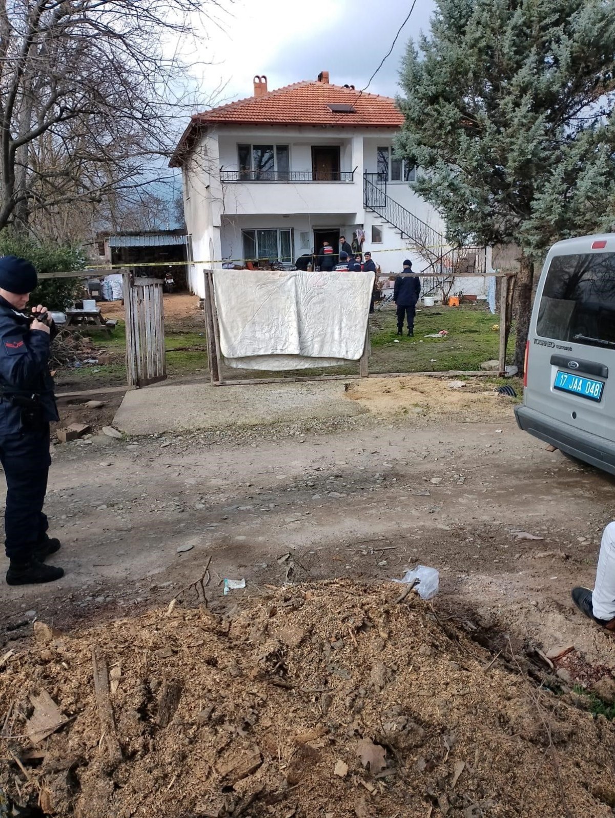 canakkalede dehset cop kovasindan kesik bas cikti 1 KPNUZi6S
