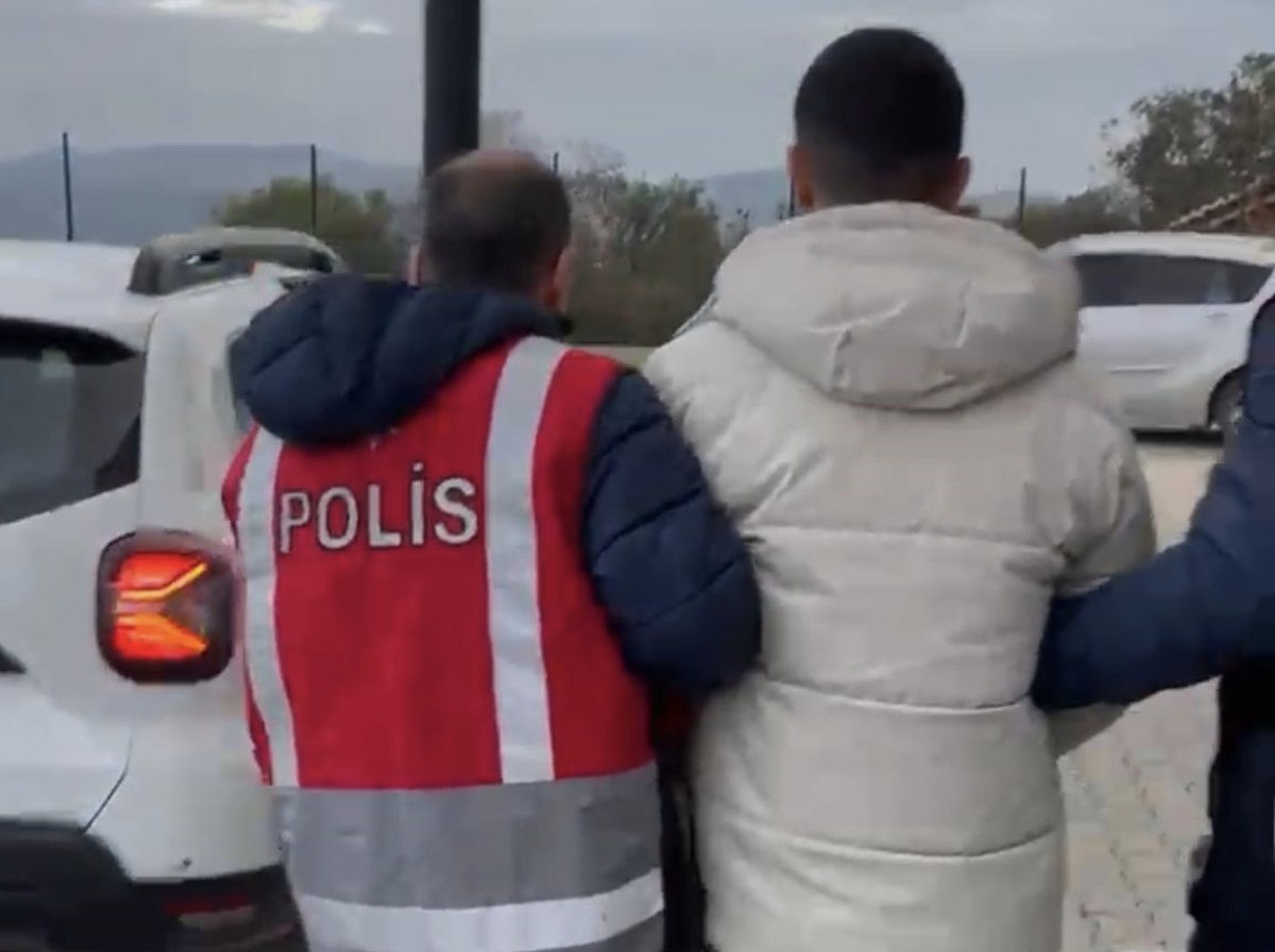 Çanakkale'de telefon dolandırıcıları emekli öğretmeni 25 milyon TL dolandırdı 2 canakkalede telefon dolandiricilari emekli ogretmeni 25 milyon tl dolandirdi 1 tIIeNRs7