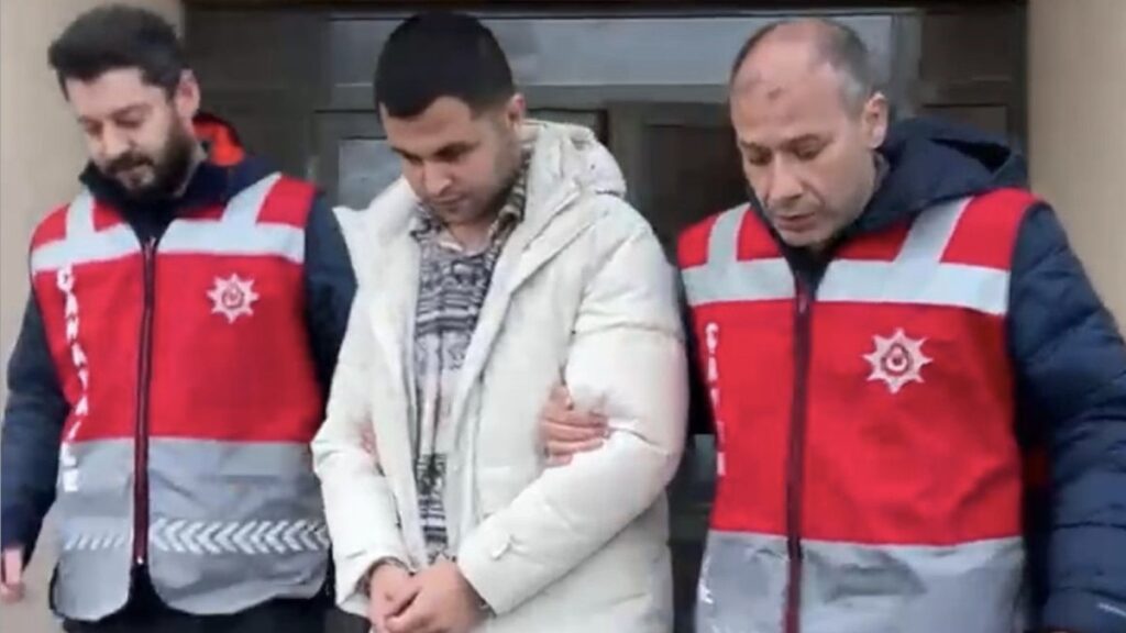 canakkalede telefon dolandiricilari emekli ogretmeni 25 milyon tl dolandirdi dTcxWGTt