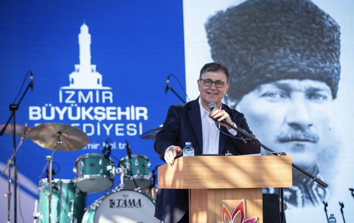 cemil tugay paylasti izmir her zaman atasinin izinde 0 MABKaUTY