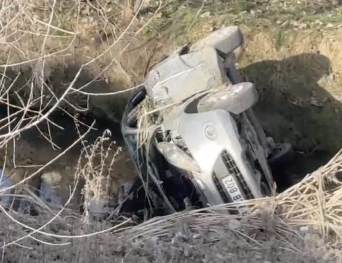 corumda dereye ucan otomobilin surucusu yaralandi 0 ftTBeDMd