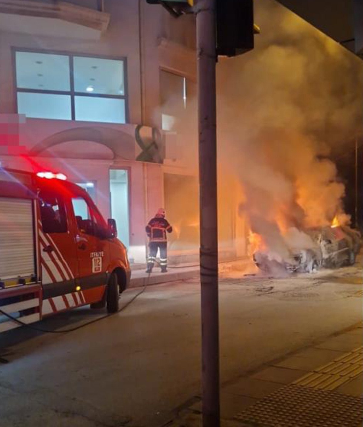 corumda seyir halindeki otomobil alev alev yandi 0 vLafsmqz