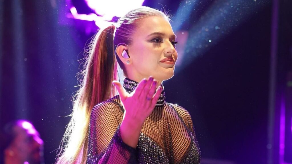 demet akalin sibil cetinkayayi elestirdi yuzu puf boregi gibi sisik Su6mn3XH