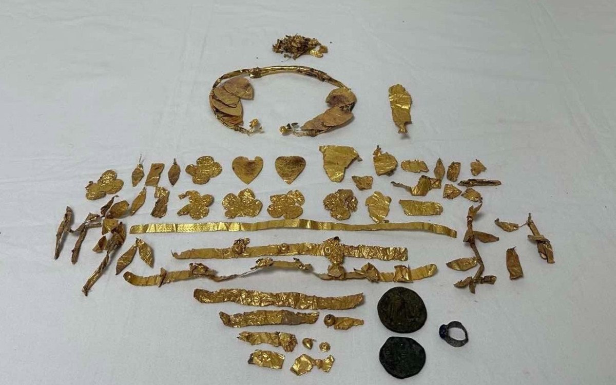 denizlide paha bicilemeyen altin kral taci ele gecirildi 0 Lmwi9Xmz