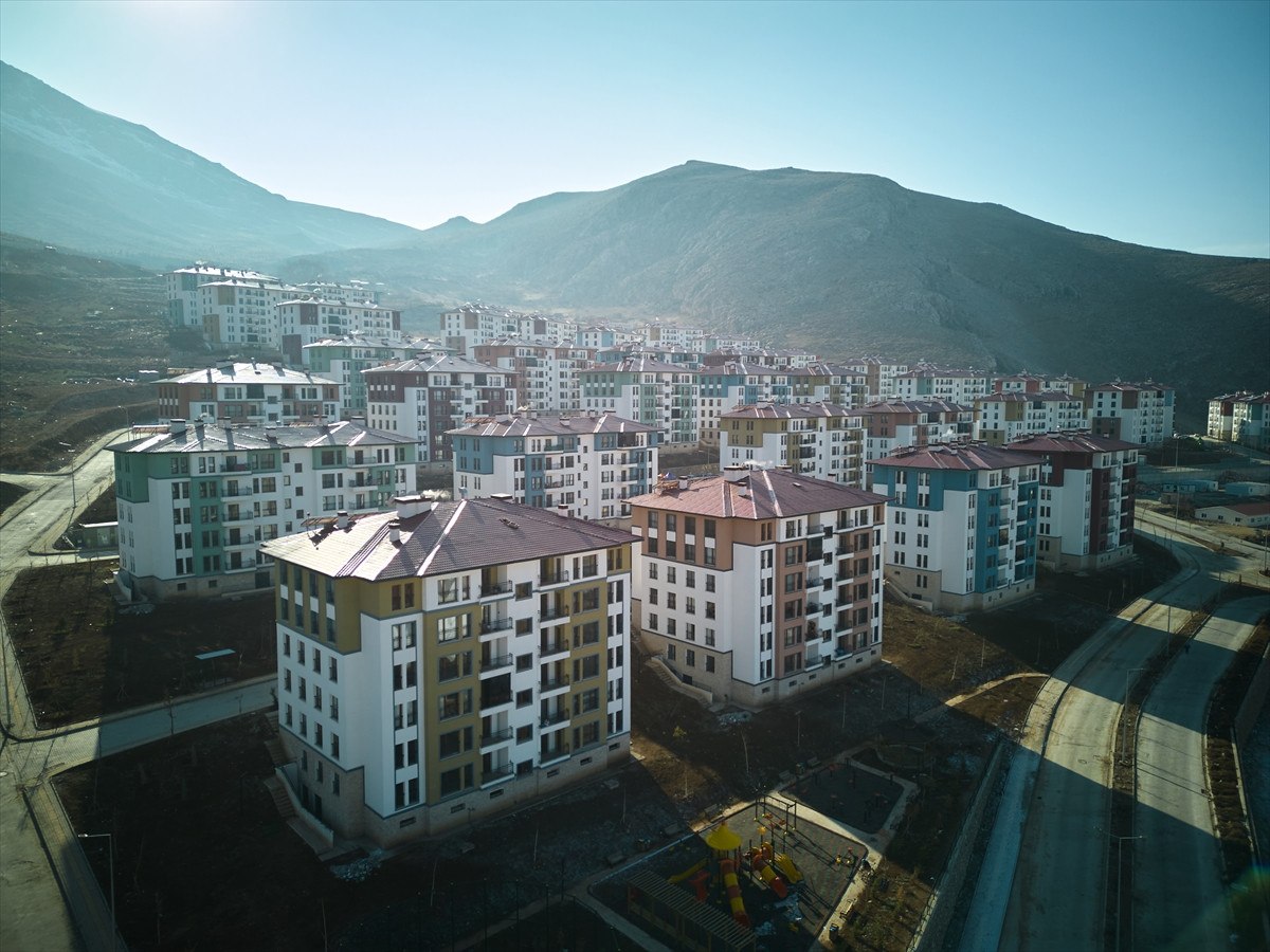 deprem bolgelerinde yil sonunda 452 bin yeni konut teslim edilecek 2 nkM7sMUY