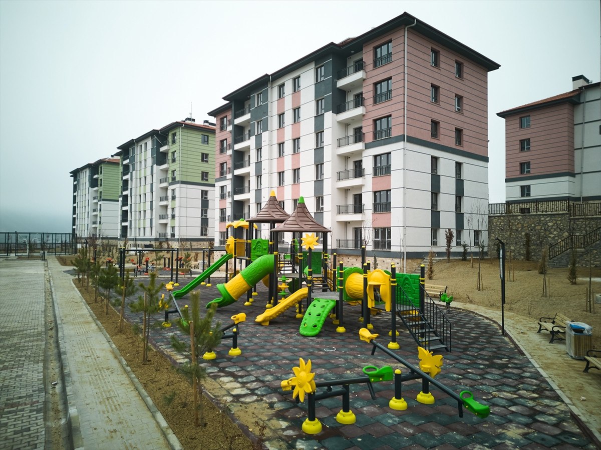 deprem bolgelerinde yil sonunda 452 bin yeni konut teslim edilecek 4 SnhKLnKP