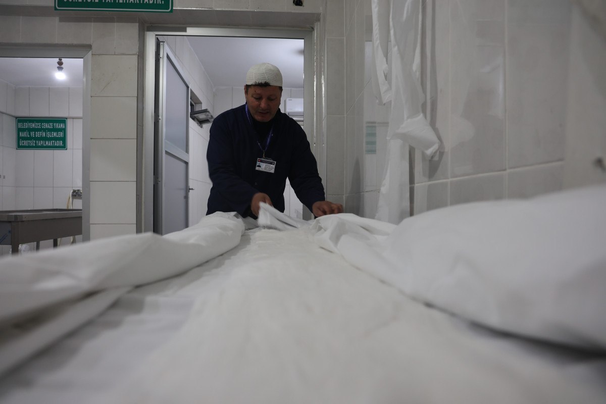 diyarbakirda depremde calisan gassal anlatti cenazelerin icinden tugla cikartiyordum 0 XYzJcZba