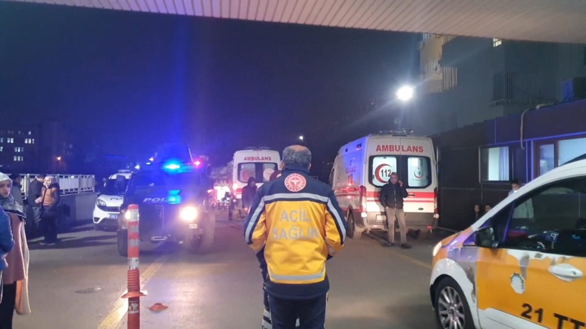 diyarbakirda iki aile arasinda tas ve sopali kavgada 4 kisi yaralandi 0