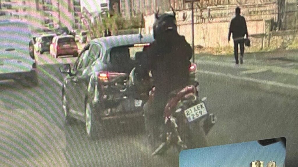 diyarbakirda kadin surucuye trafikte cirkin hareket cJjNBV5f