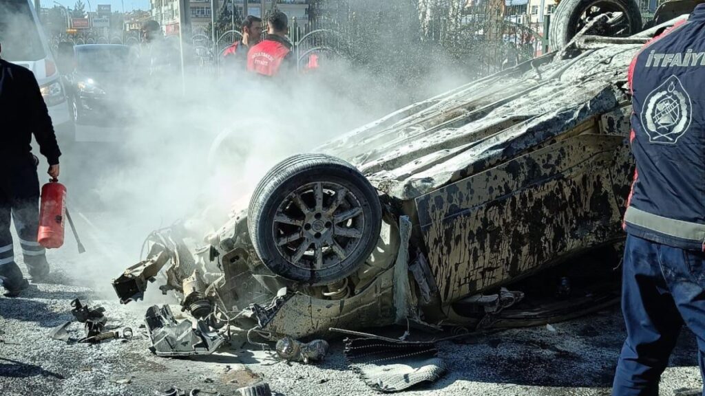 diyarbakirda kontrolden cikan otomobil kaza yapti 4 yarali J9mPqyhe