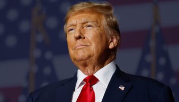 donald trumptan brics ulkelerine yuzde 100 gumruk vergisi tehdidi smCZn7kw