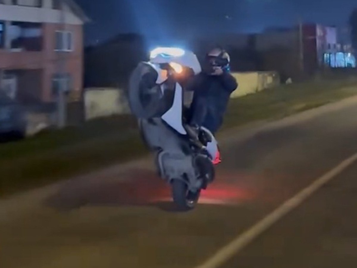 duzcede motosikletli magandanin ehliyetine el konuldu 0 UrTNPsTU