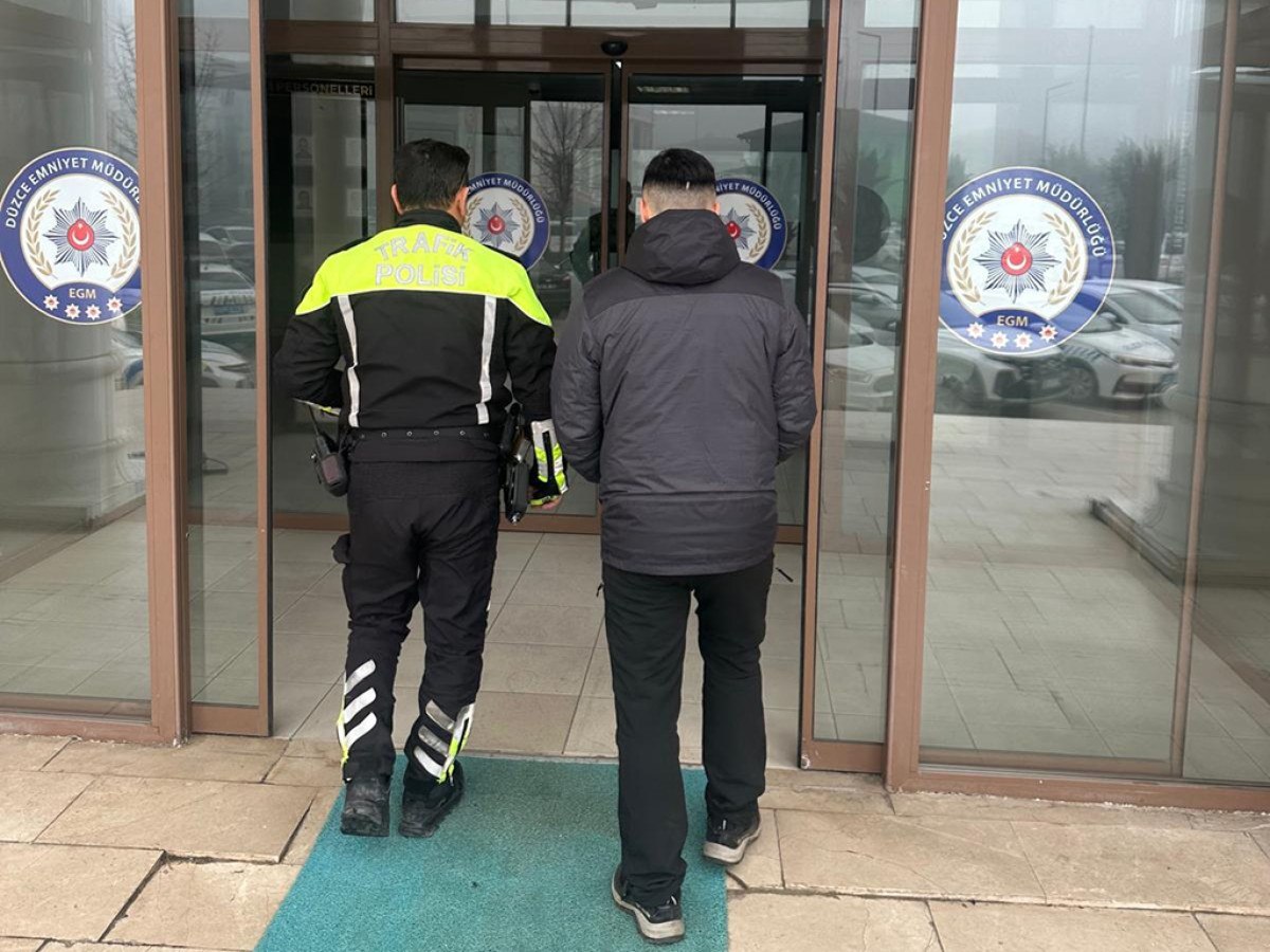 duzcede motosikletli magandanin ehliyetine el konuldu 1