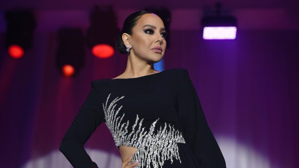 ebru gundesin 14 subat tarifesi en onden izlemek isteyen sevgililer 100 bin tl verecek PNEz7A4K