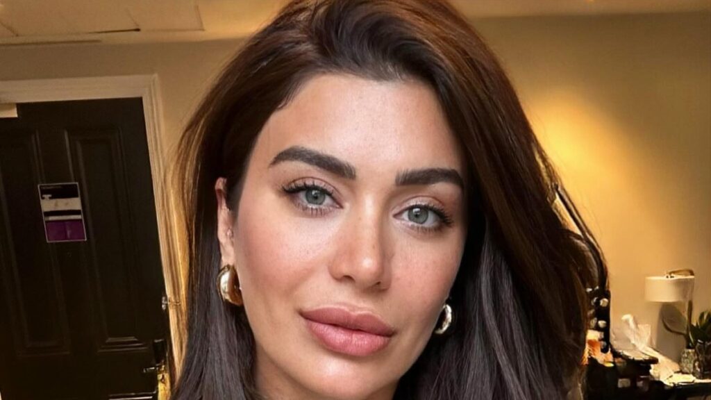 ebru sanci ozturk ingiltere paylasimlariyla dikkat cekmeye devam ediyor japon kavunu paylasti nQbWDdSn