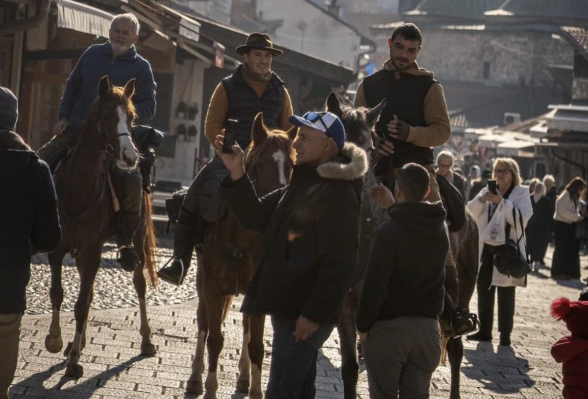 endulusten mekkeye at ustunde hac yolculugu 3 C1DHYr18