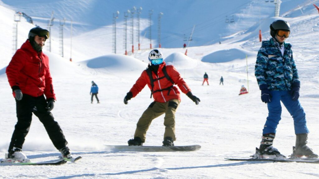 erzurumda somestir tatilinde palandokende yogunluk suruyor Z9Zlk3cE