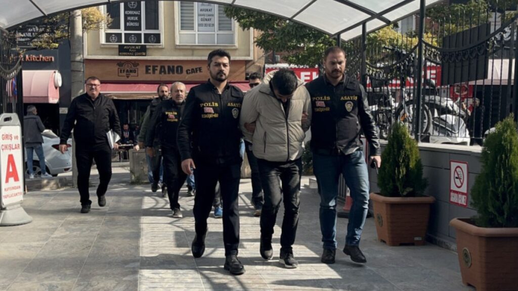 eskisehirde arkadasini basindan vurarak olduren sanik hakim karsisinda rMhBFt4T