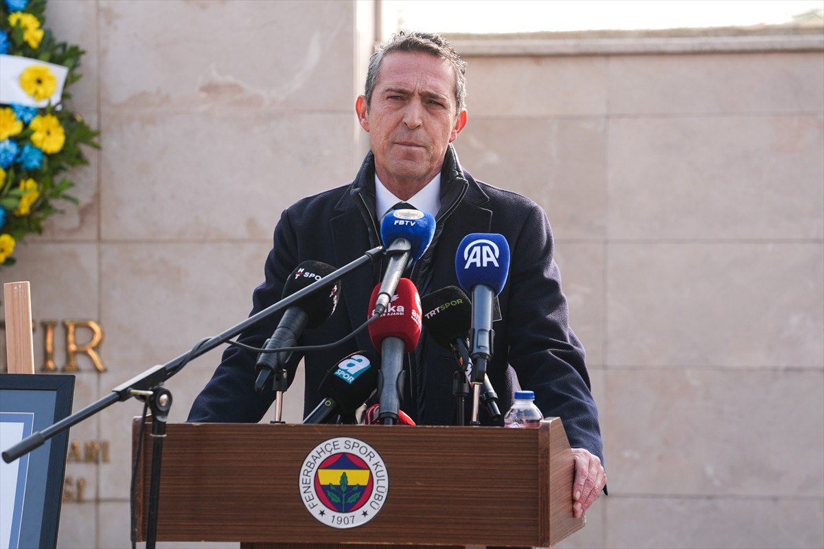 Fenerbahçe Kulübü, Ogün Altıparmak için tören düzenledi 2 fenerbahce kulubu ogun altiparmak icin toren duzenledi 1 EsVRHalb